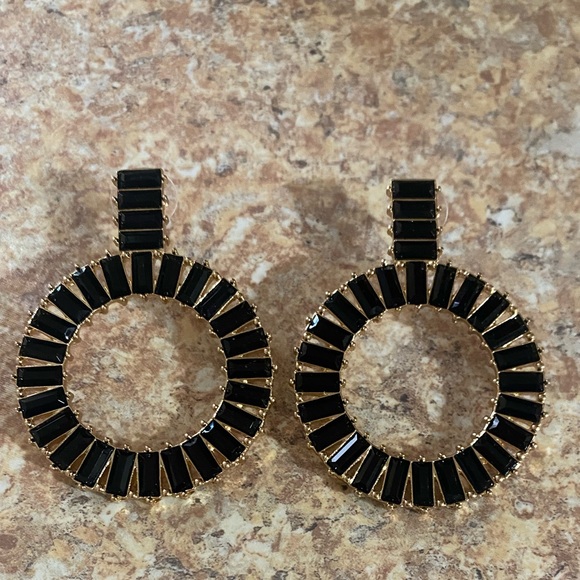 Jewelry - Elegant Black and Gold Hoop Earrings. NEW